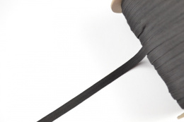 Czarna guma elastyczna, płaska 9mm