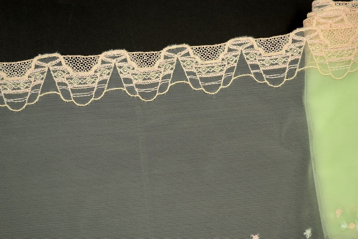 Stretch embroidered lace
