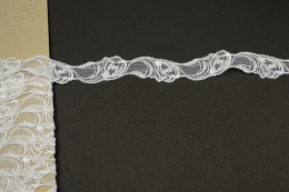 Narrow embroidered lace