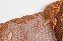 Brązowo złoty haft na tiulu 0,5mb