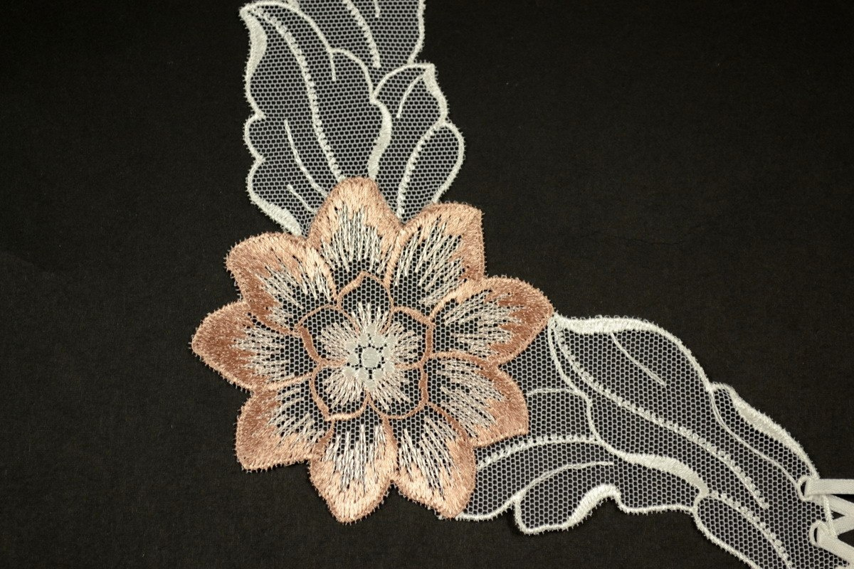 Beautifull Embroidered applique/ patches