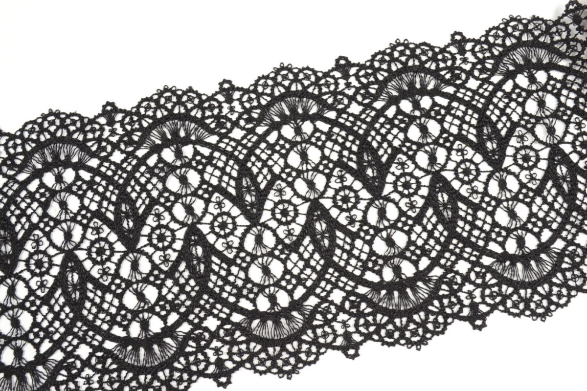 Beautifull wide black guipure lace