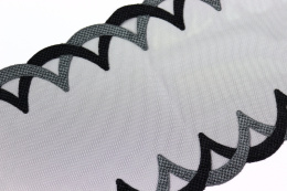 Czarny haft na tiulu, stabilny 0,8mb