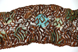 Miękki, elastycznu haft brązowy wzór, wypukła nić 0,5mb