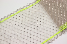 Beżowa koronka na tiulu, satynowa wstążka, koronki do szycia 0,5mb