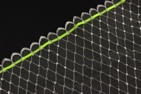 Beżowa koronka na tiulu, satynowa wstążka, koronki do szycia 0,5mb