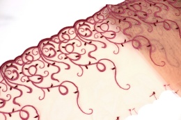 Mocno elastyczny haft, miękki tiul, wypukły wzór 0,6mb