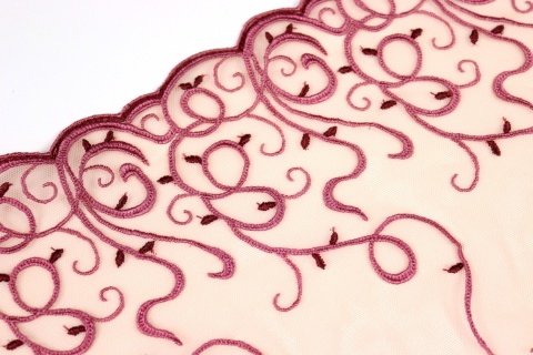 Mocno elastyczny haft, miękki tiul, wypukły wzór 0,6mb