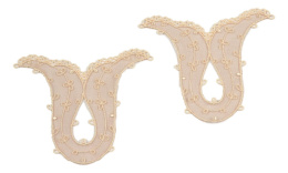 Beżowe aplikacje na odzież