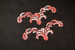 Czerwono białe naszywki