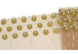 Haft na stabilnym beżowym tiulu 0,5mb