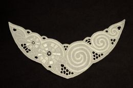 Embroidered appliques on cotton 2pcs.