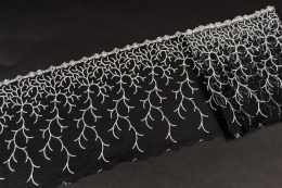 Czarna koronka na tiulu 0,5mb