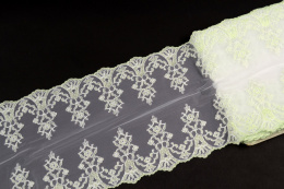 Elastyczny biało zielony haft, miękki tiul mocno rozciągliwy 0,5mb