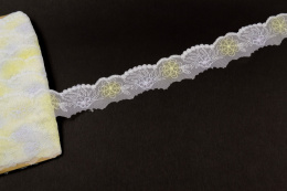Elastyczny haft biało żółty 1mb