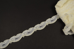 Kremowy haft na elastycznym tiulu
