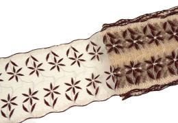 Kwiecisty haft na tiulu, beżowy tiul 0,5mb