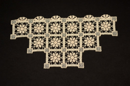 Naszywki gipiurowe pudrowy róż 1szt.