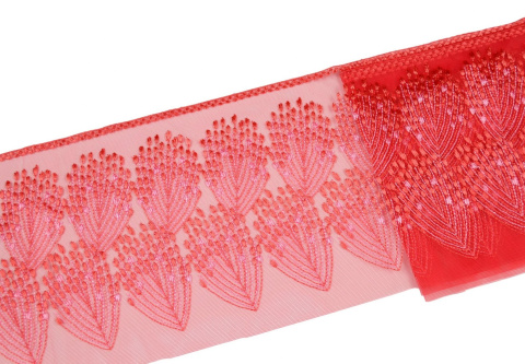 Różowy haft na tiulu 1mb