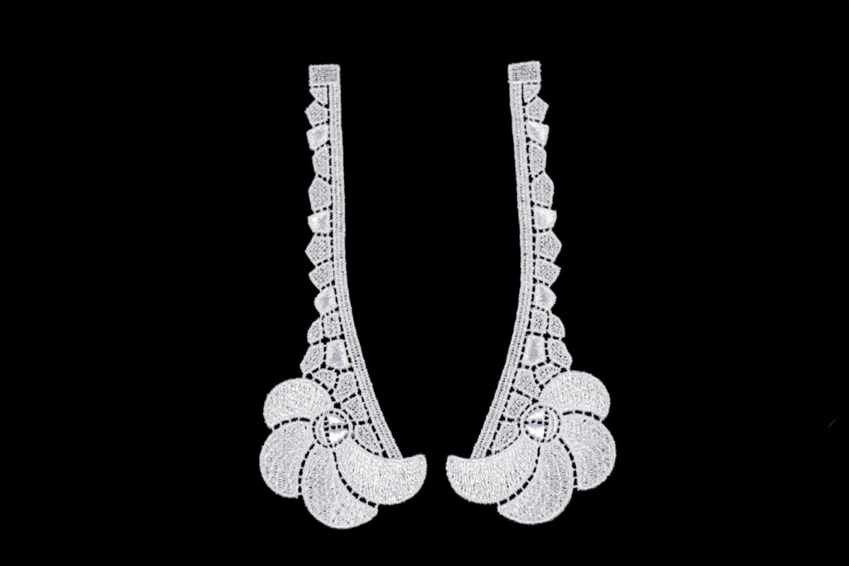 Guipure appliques in white color pairs