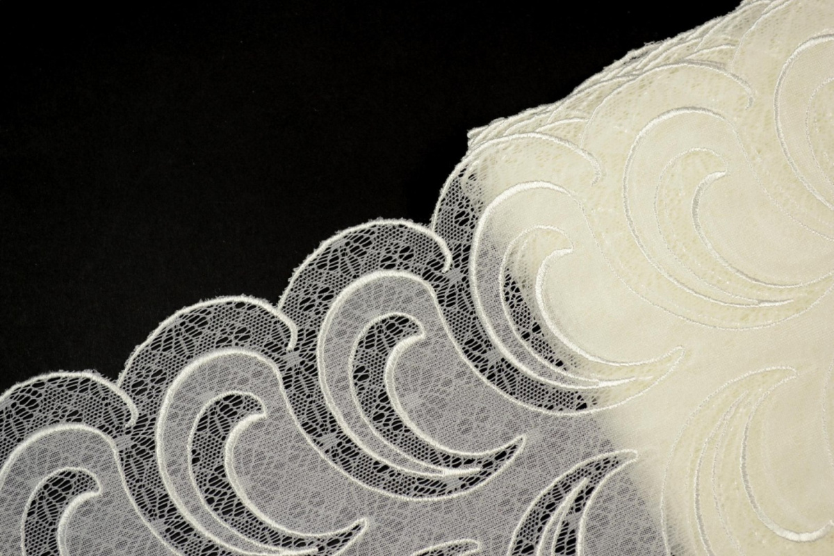 Embroidered lace in creme color, tulle embroidery 1.1mb