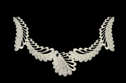 Kremowe aplikacje gipiurowe