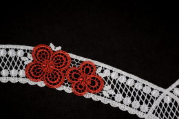 Aplikacje, naszywki białe czerwony kwiat 2szt.