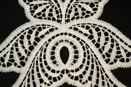 Duża aplikacja gipiurowa krem 1szt.