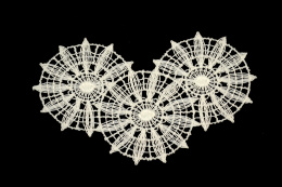 Kremowe aplikacje/ naszywki gipiurowe 2szt.