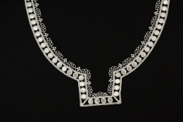 Kremowe aplikacje/ naszywki gipiurowe 2szt.