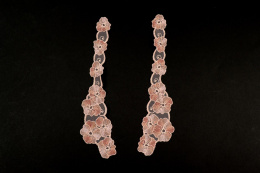 Pudrowo różowe aplikacje, naszywki w kwiaty pary