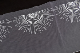 Biały haft na tiulu 1mb