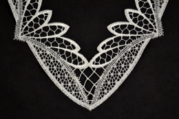 Ciekawa aplikacja gipiurowa 1szt.