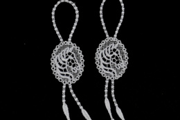 Białe gipiurowe aplikacje/ naszywki 2szt.