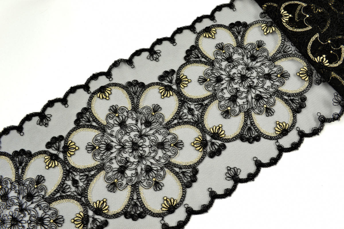 Lace on black tulle 1,2mb