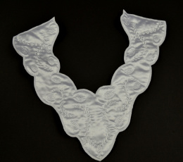 Duża śnieżnobiała aplikacja 1szt.