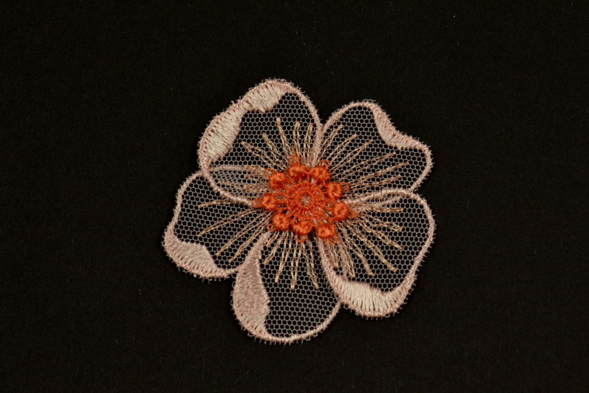 Embroidered applique on tulle 3D