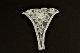 Kremowe aplikacje na tiulu 2szt.