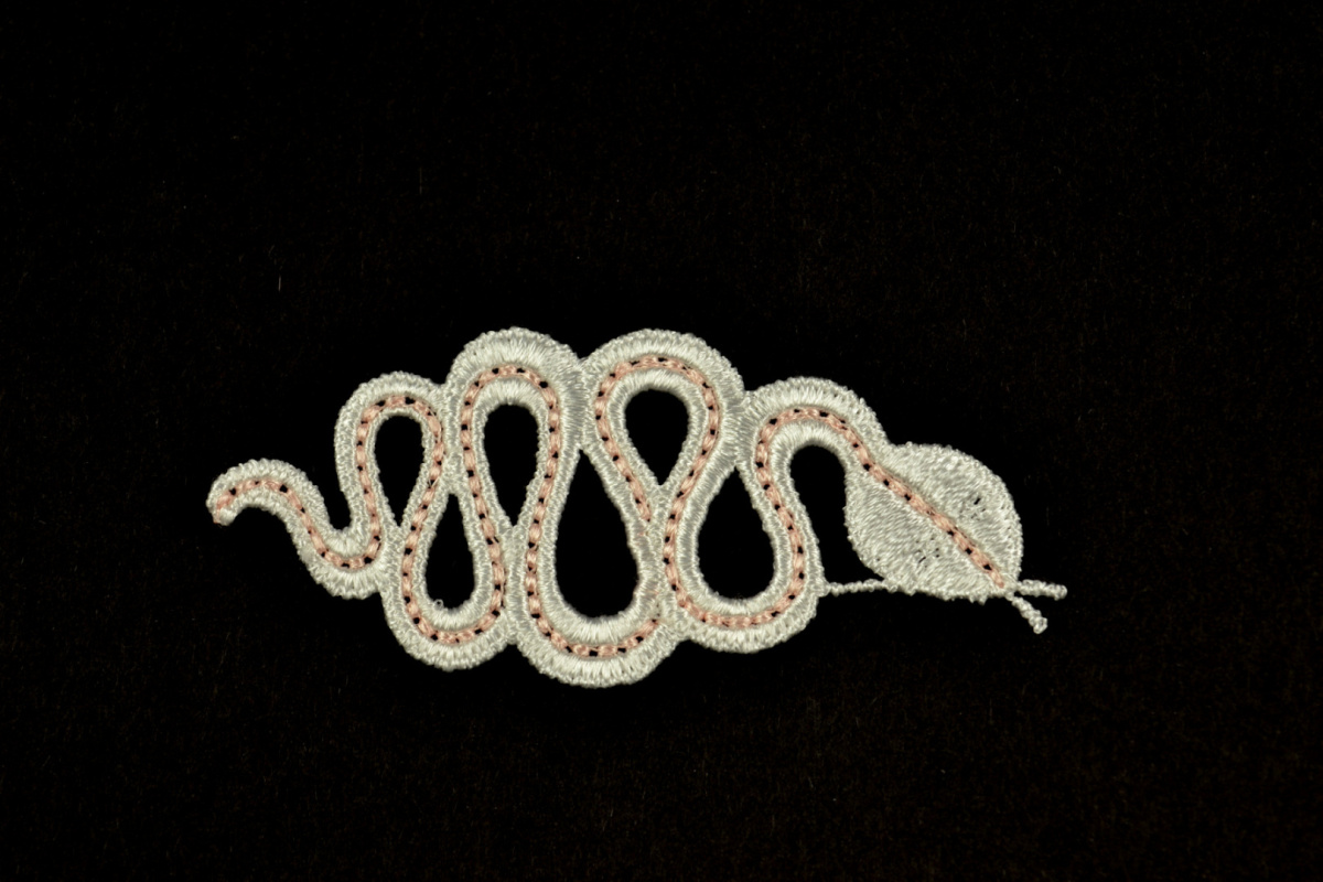 Guipure appligue on snake pattern pairs
