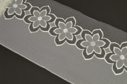 Kremowy haft na tiulu 0,5mb