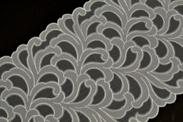 Kremowy haft na tiulu 1mb