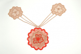 Piękna aplikacja gipiurowa 1szt.