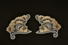 Piękne złoto kremowe naszywki kwiaty para