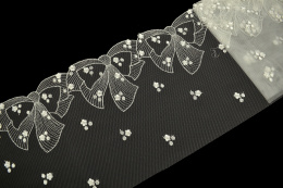 Śliczny kremowy haft w kokardki 0,5mb