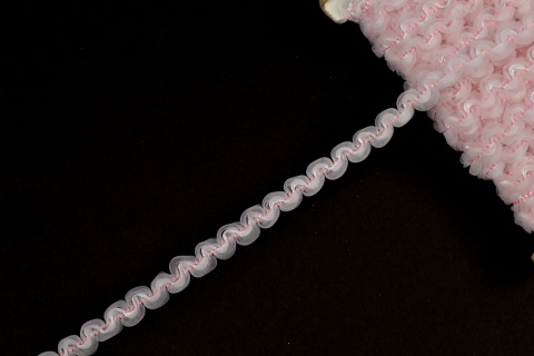 Śliczny wąski różowy haft 1mb