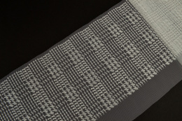 Szeroki kremowy haft na tiulu 0,5mb