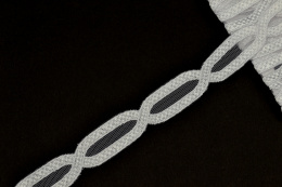 Wąski biały haft na tiulu 1mb
