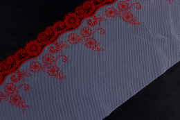 Biały stabilny haft z czerwoną gipiurą 0,5mb