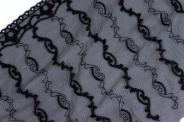 Czarny stabilny haft na tiulu 0,5mb
