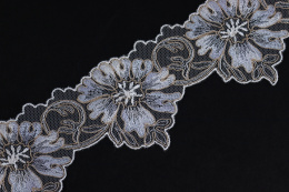 Lace on floral pattern on tulle 1mb